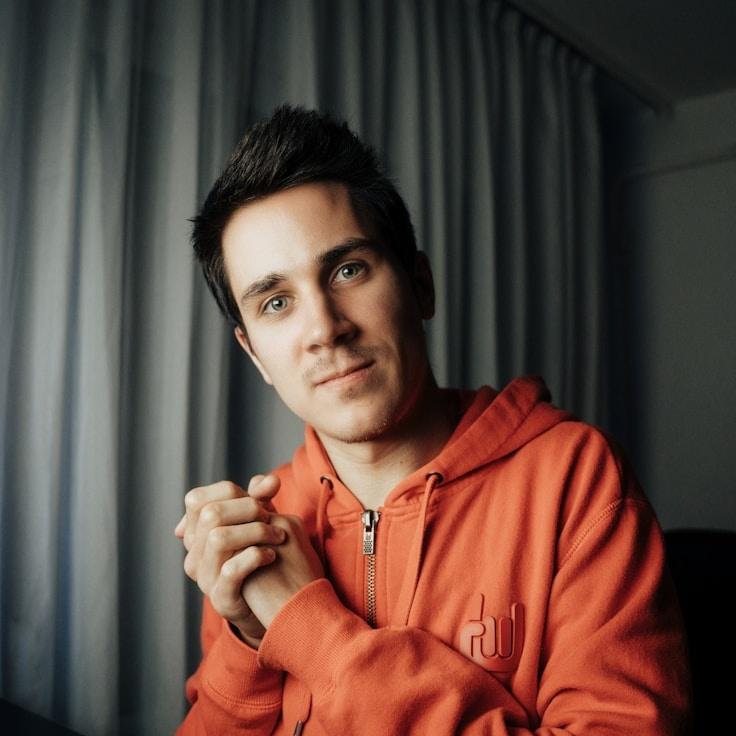 Portrait of Oliver Hartstone, community mentor and Italian cuisine specialist